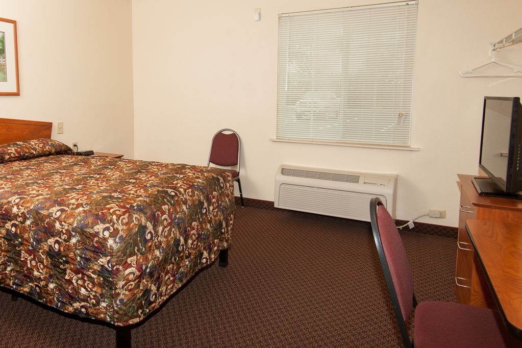 Woodspring Suites San Antonio South Room photo