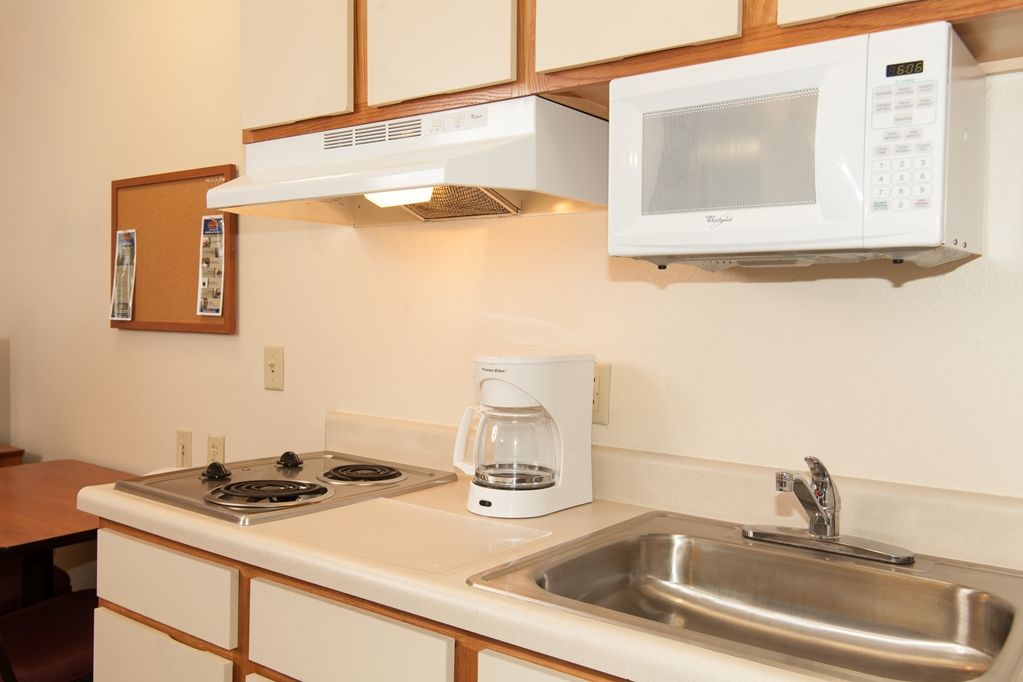 Woodspring Suites San Antonio South Room photo