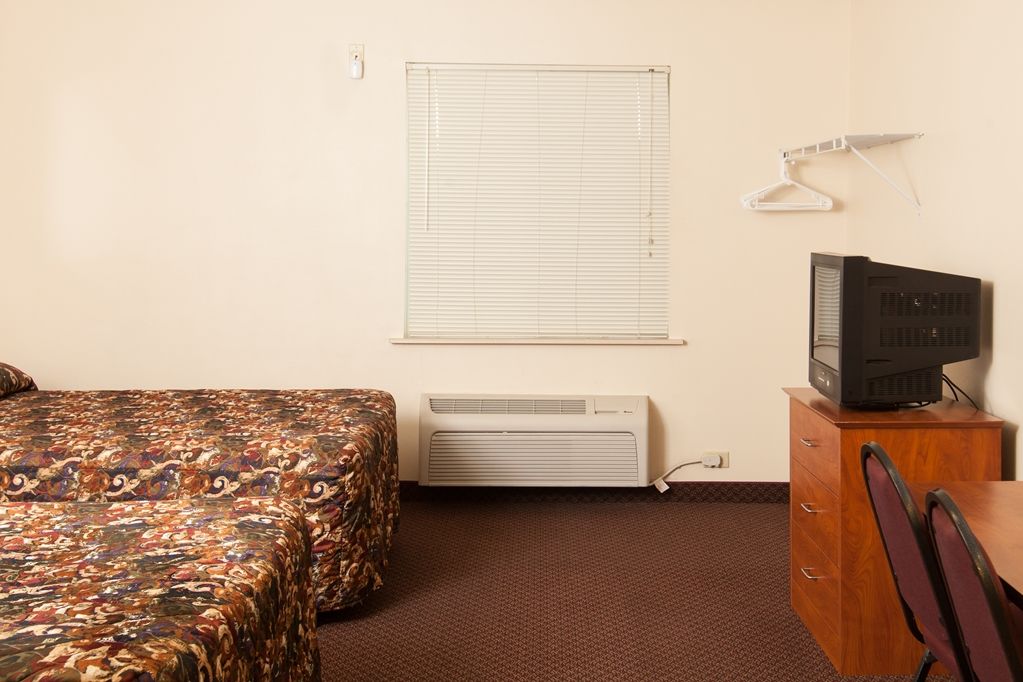 Woodspring Suites San Antonio South Room photo